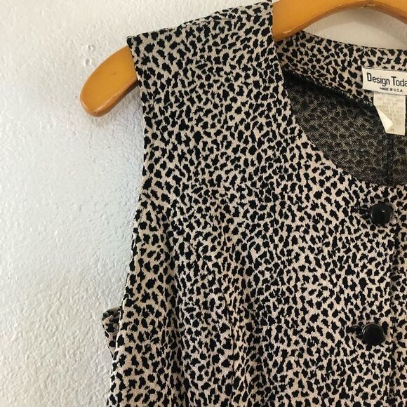 Design Today’s Cheetah print Sleeveless blouse M - Picture 2 of 5